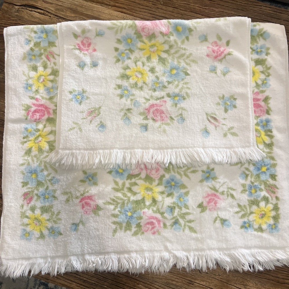 Vintage Springmaid White Hand & Bath Towel Floral Rose Colorful Shabby Chic